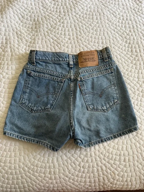 Levi's Vintage-Style Blue Denim Jean Shorts - Picture 2 of 6